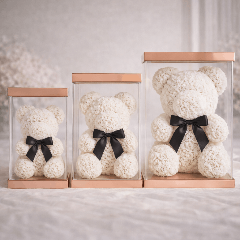 Beli medvedić od ruža